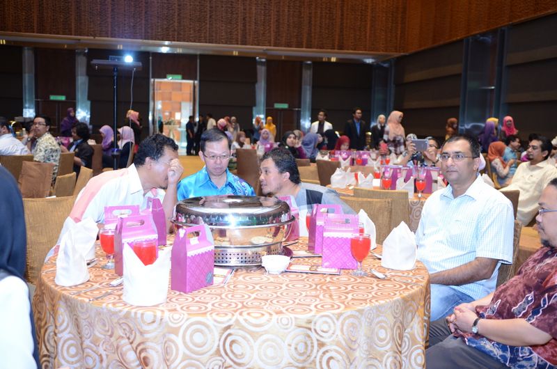Hi tea alumni  14  083